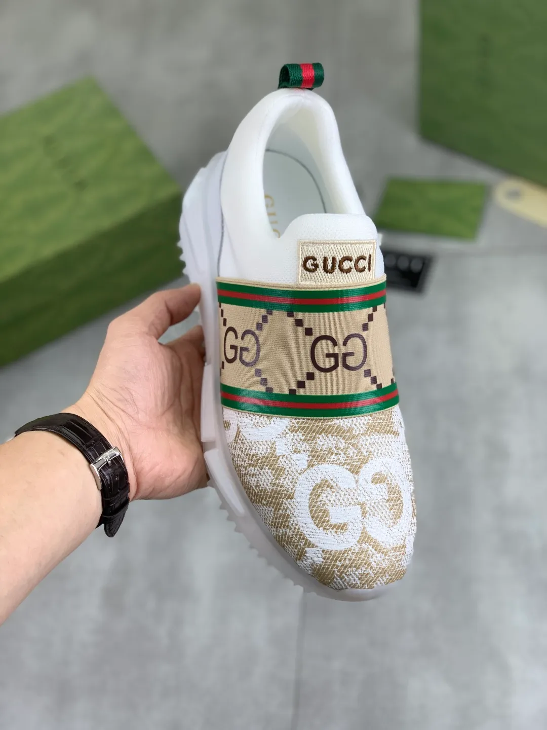 Men's shoes 💰P460💰[New style]🆘 Gucci [GUCCI] classic fashion high-top men's shoes, synchronized with counters, exquisite workmanship, exquisite color matching, the upper is made of original soft double G calfskin Gucci webbing ➕ first-layer pigskin lining ➕ pigskin feet The lasts made according to the original version are quite attractive both on the foot and in the placement. There is no need to comment on the good ones. They are absolutely versatile. Number of sizes: 38-44, 3️⃣colors🉑️ to choose from.
